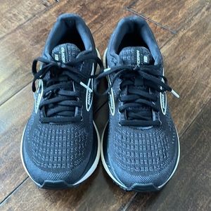 Brooks Glycerin 19 size 8.5 W (regular B width)